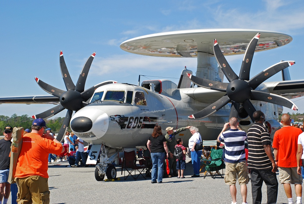 DSC_6439a.jpg - The Northrop-Grumman E-2D Hawkeye attracted a pretty large crowd due to its unique props and large dish.  This radar plane is a lot smaller than the Air Force's massive KJ-2000... but then the Air Foce doesn't land its planes on aircraft carriers.