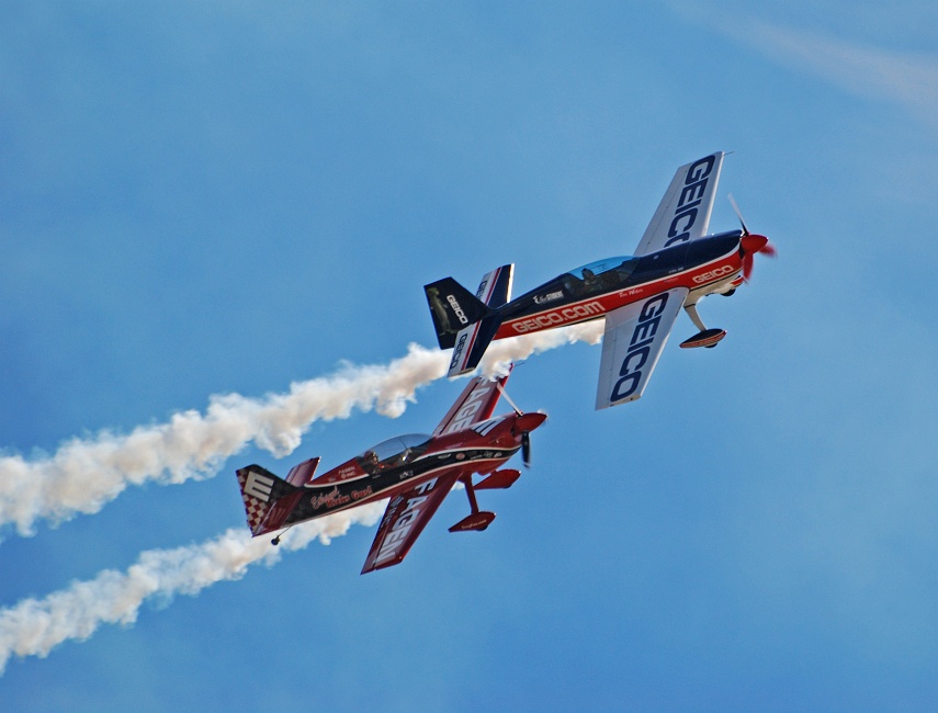 DSC_6801a.jpg - Tim Weber and Greg Poe went up next and did some amazing pairs stunts.